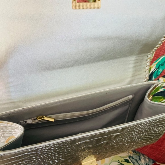 SILVER METALLIC CROCO EMBOSSED STUNNING CLUTCH/CHAIN STRAP/NWT⭐️ WESTERN CHIC - Picture 4 of 10